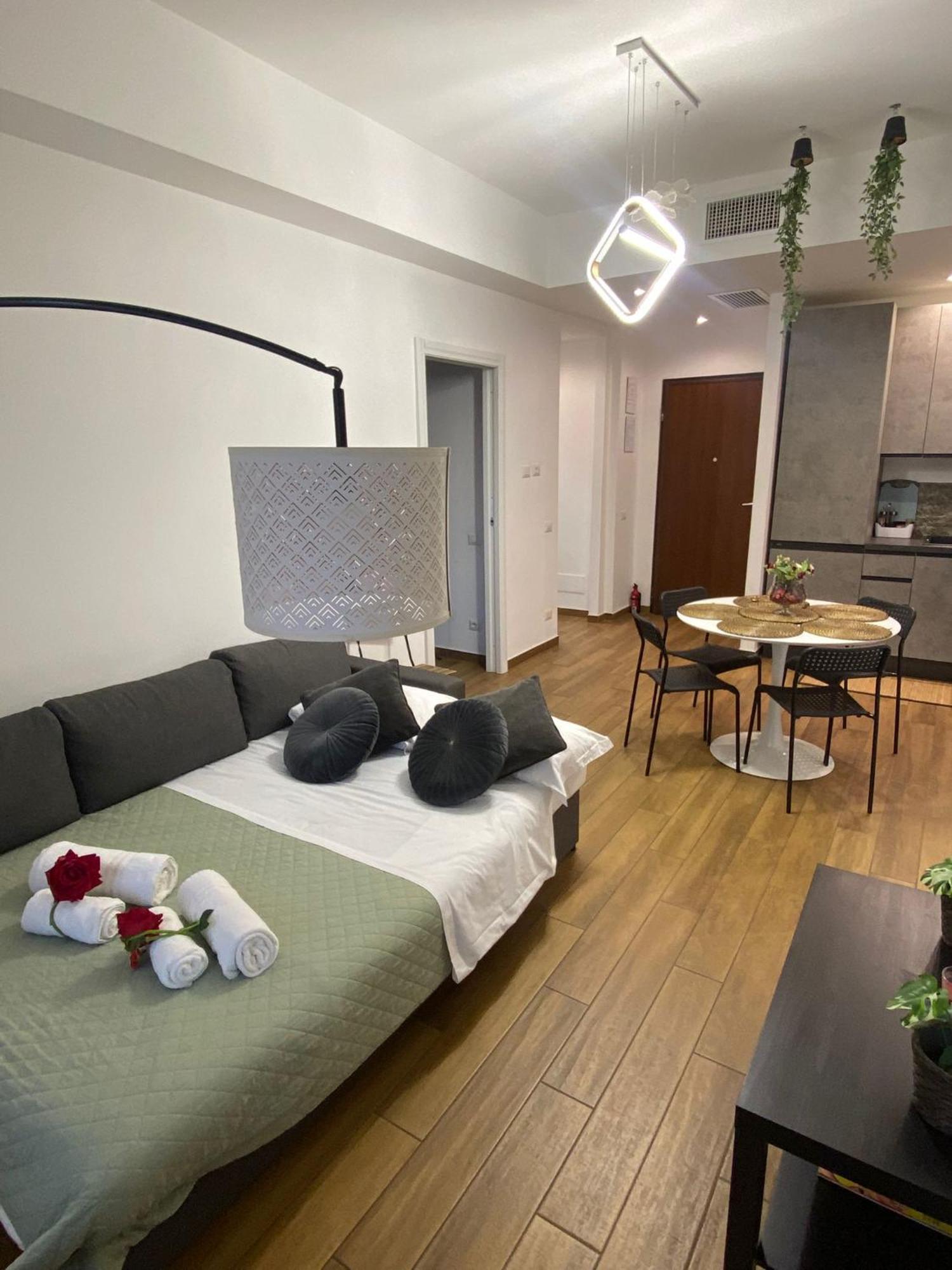 Red Roses Domus Apartment Rom