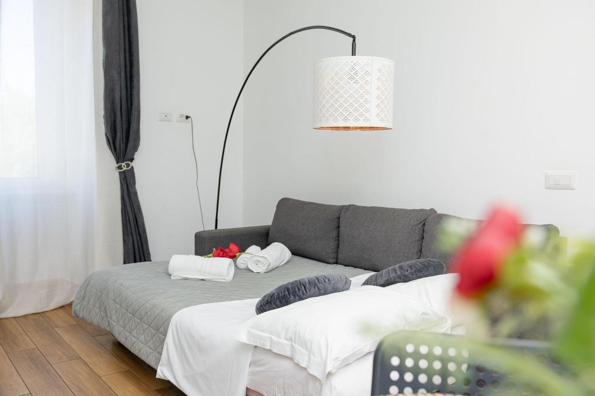 Red Roses Domus Apartment *